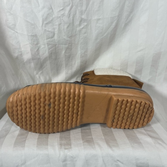 Women's Two-Tone Lace-Up Boots - Picture 9 of 14